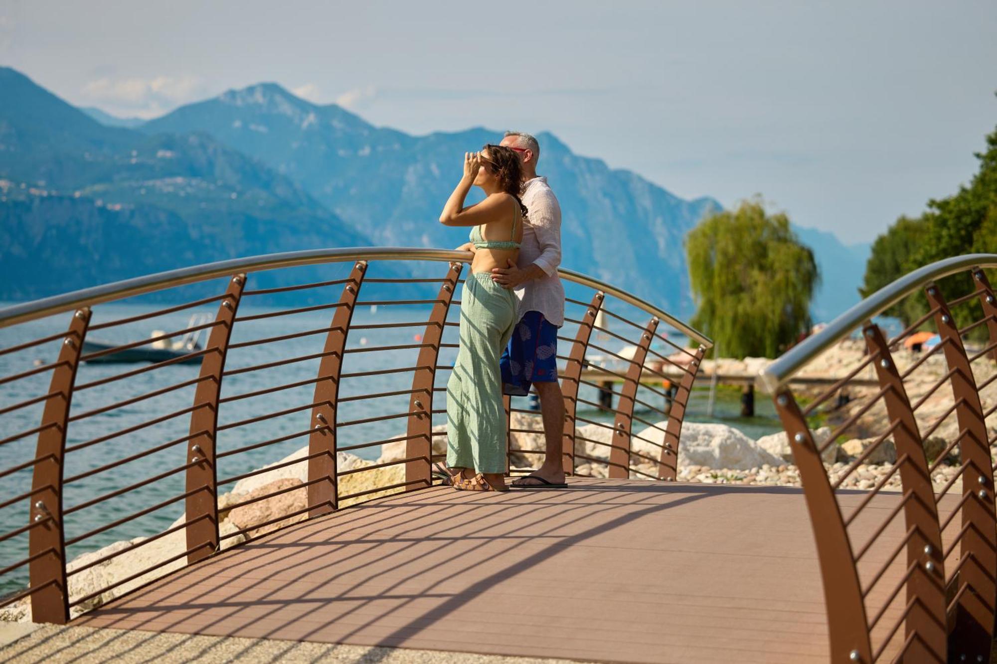 Lake Front Hotel Brenzone Екстериор снимка
