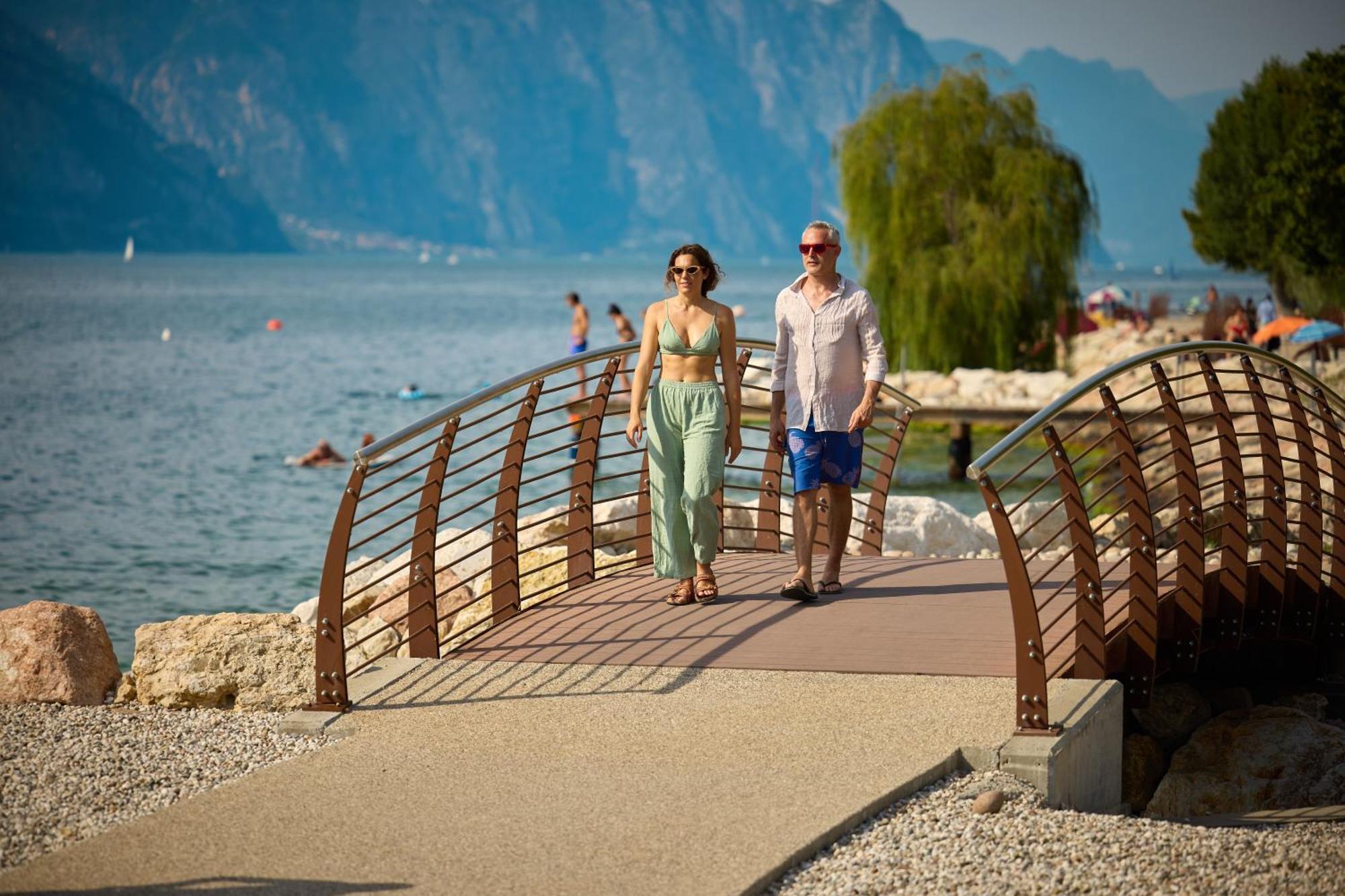 Lake Front Hotel Brenzone Екстериор снимка