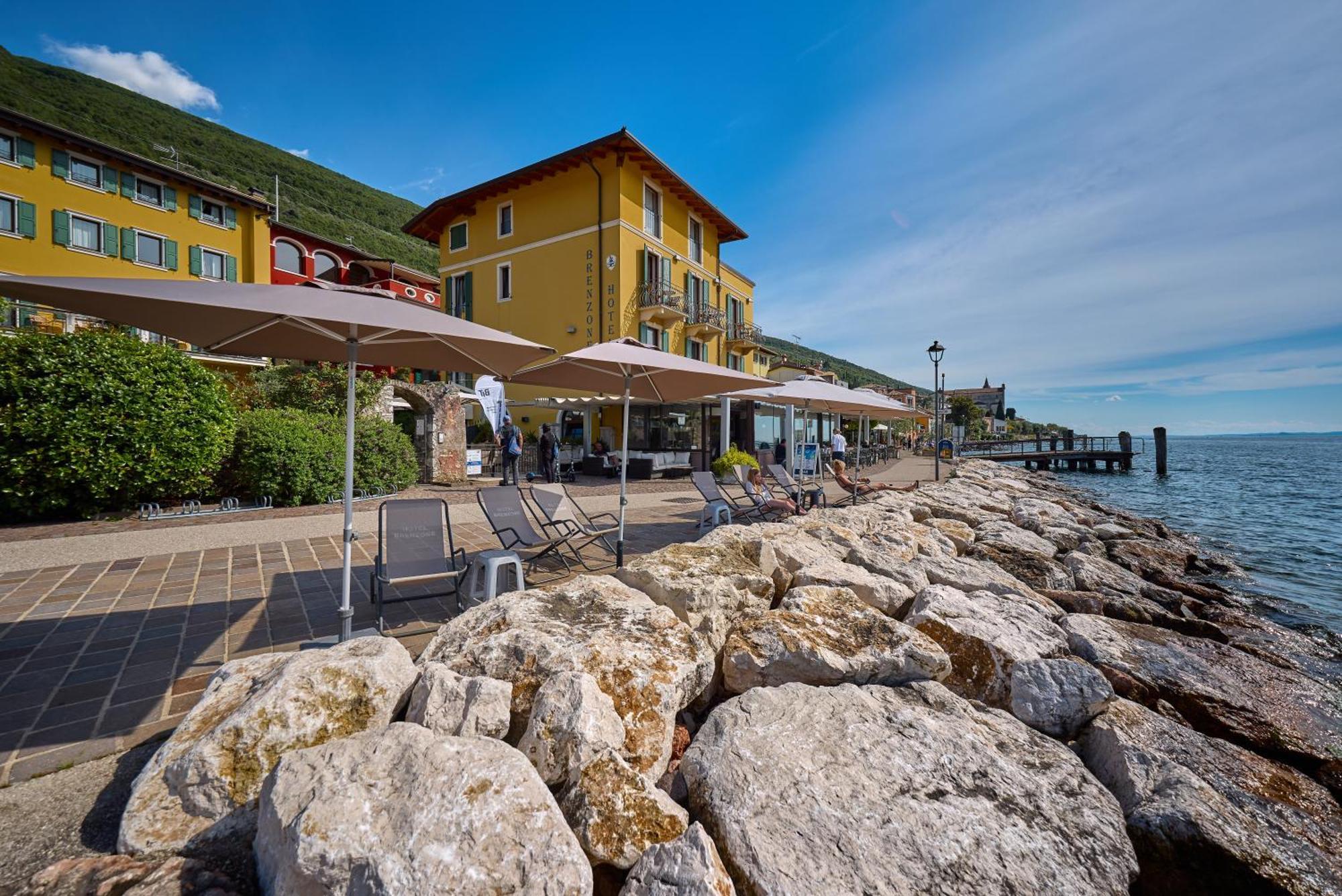 Lake Front Hotel Brenzone Екстериор снимка